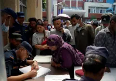 Keluarga Membanjiri Rumah Sakit Kathmandu Cari Anggota yang Hilang Akibat Banjir Bandang