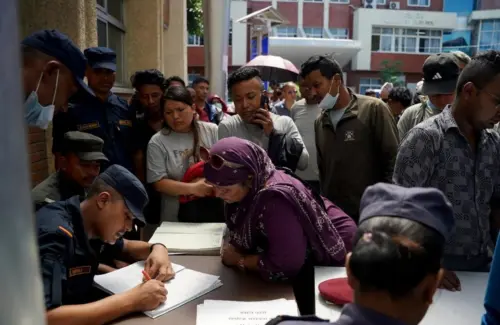 Keluarga Membanjiri Rumah Sakit Kathmandu Cari Anggota yang Hilang Akibat Banjir Bandang