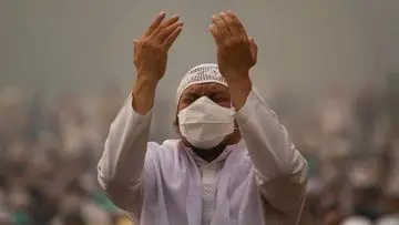 Ribuan Warga Kalbar Gelar Salat Istisqa di Tengah Kabut Asap, Mohon Turun Hujan