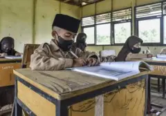 Dana BOS Diperbolehkan untuk Pembelian Masker dan Mitigasi Karhutla Sekolah