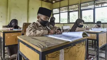 Dana BOS Diperbolehkan untuk Pembelian Masker dan Mitigasi Karhutla Sekolah