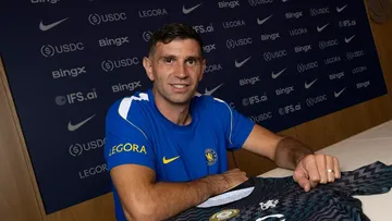 Emiliano Martinez Bergabung dengan Chelsea dari Aston Villa