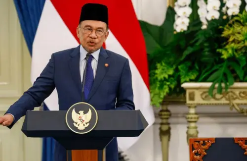 Malaysia Tingkatkan Kuota BBM Subsidi untuk Ringankan Beban Warga