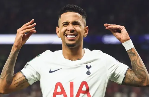 Seruan "Come on You Spurs" Berujung Petaka, Penyiar Stadion Tottenham Tuai Kecaman Fans