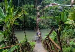 Jembatan Merah Putih Pangandaran Ambruk Sehari Pasca-Peresmian