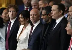 Trump Ungkap Kekesalannya atas Upaya Bezos dan Zuckerberg Dekati Dirinya