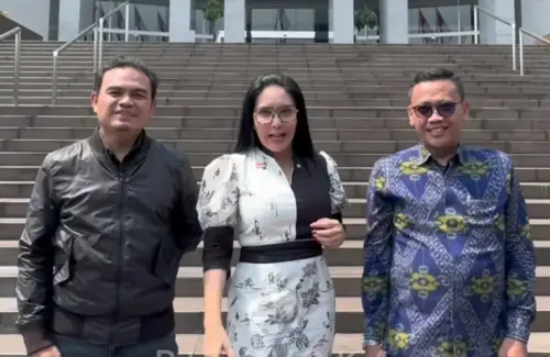 Menang Banding, Nikita Mirzani Tuai Sorotan; Rieke Diah Pitaloka Khawatir Dampak Pidana