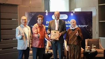 Kolaborasi Internasional Perkuat Keahlian Urologi Robotik Mayapada Hospital Jakarta Selatan