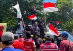 Ratusan Jukir Surabaya Desak Kejelasan Sistem Parkir Digital dan Pembagian Hasil