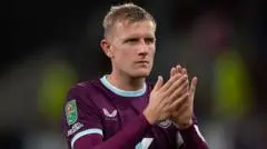Wrexham Bidik Bek Burnley Joe Worrall untuk Perkuat Lini Pertahanan