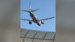 Maskapai Airlink Bela Manuver Udara Rendah di Atas Stadion Penuh Penonton