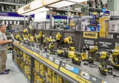 Diskon Besar-besaran Alat DeWalt di Lowe's Sambut Hari Buruh