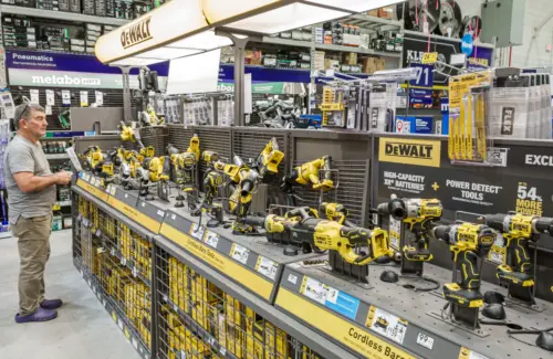 Diskon Besar-besaran Alat DeWalt di Lowe's Sambut Hari Buruh