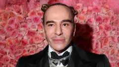 Pameran John Galliano di Met Museum Dibatalkan Akibat Kontroversi Pernyataan Anti-Semit