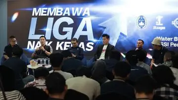 Perubahan Paradigma Liga Sepak Bola Indonesia: Perspektif Persipura dan Persik