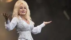 DollyFest Gantikan Memorial Publik Dolly Parton di Nashville dan London