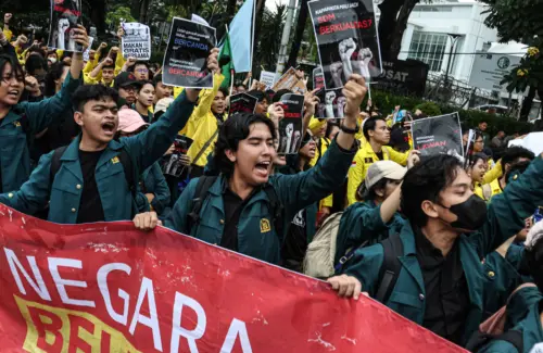 Mahasiswa Jatim Desak Pemerintah Utamakan Tangani Bencana di Gedung Grahadi