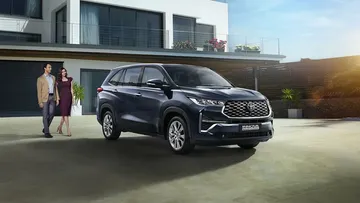 Toyota Innova Zenix Varian Lebih Murah Siap Gantikan Innova Reborn di India