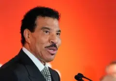 Lionel Richie Dilarikan ke Rumah Sakit Usai Konser di Texas