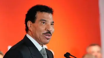 Lionel Richie Dilarikan ke Rumah Sakit Usai Konser di Texas