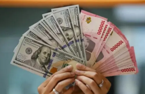 Rupiah Terpuruk di Akhir Perdagangan, Dolar AS Menguat ke Rp17.744