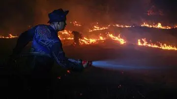 Visibilitas Buruk dan Air Terbatas Hambat Pemadaman Karhutla di Kalimantan Barat
