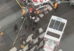 Tragedi di Times Square: Penikaman Brutal Renggut Nyawa dan Lukai Warga
