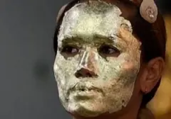 Ritual Daun Emas di Thailand: Wajah Ditempeli Emas untuk Menarik Rezeki dan Keberuntungan