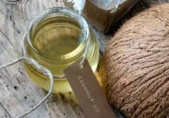Minyak Kelapa: Solusi Alami untuk Membersihkan Rumah
