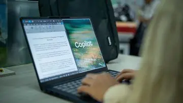 Lenovo IdeaPad Slim 3i: Pilihan Produktif untuk Mahasiswa dan Profesional Muda