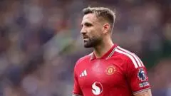 Manchester United Tarik "Judi" Bek Kiri: Keputusan Berani Tanpa Rekrutmen di Musim Panas