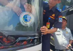 Waspada Stiker Misterius di Bus: Imbauan untuk Penumpang