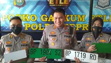 Pelat Nomor Hijau: Penanda Khusus Kendaraan Operasional Pemerintah Daerah