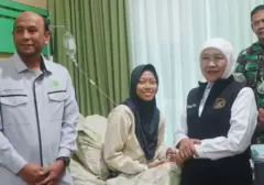 Gubernur Jatim Khofifah Indar Parawansa Pastikan Perkembangan Santri Korban Keracunan MBG di Sidoarjo