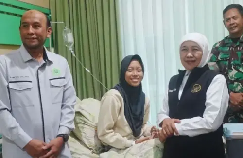 Gubernur Jatim Khofifah Indar Parawansa Pastikan Perkembangan Santri Korban Keracunan MBG di Sidoarjo