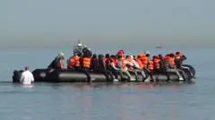 Geng Penyelundup Gunakan 'Perahu Karet Super' Akibat Pasokan Perahu Kecil Terbatas