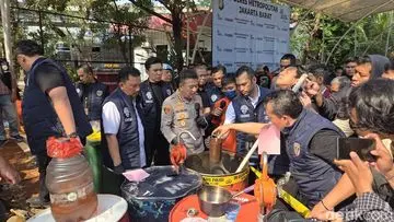 Pabrik Oli Pertamina Palsu Dibongkar di Cengkareng, Waspadai Tanda Keaslian