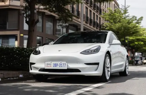 Tesla Dilaporkan Alami Kecelakaan Maut, Teknologi Autopilot Kembali Disorot