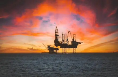 Harga Minyak Dunia Bergejolak Akibat Ketegangan di Selat Hormuz