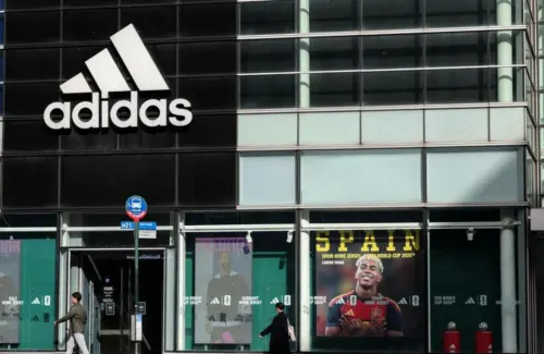 Adidas Tuai Kecaman Akibat Iklankan Sepatu Bersama Eks Tentara Israel