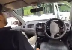 Jurnalis Pakistan Alami Kecelakaan Saat Uji Coba Fitur Otonom, Tabrak Mobil Polisi