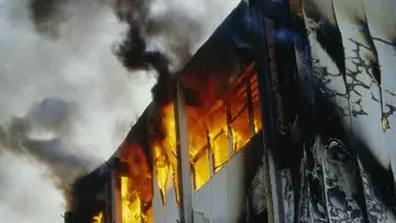 Kebakaran Hebat Landa Apartemen Tanah Abang, 18 Warga Terjebak Dievakuasi Damkar