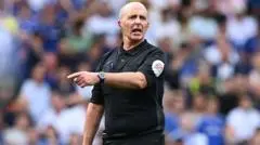 Kontroversi Wasit Mike Dean: Tuduhan "Main Mata" di Liga Primer