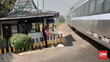 Tabrakan Maut di Jember: Kereta Wijaya Kusuma Hantam Sedan, Sopir Selamat