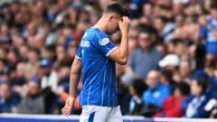 Cedera Hamstring "Signifikan", Kapten Rangers Shankland Absen Bertanding