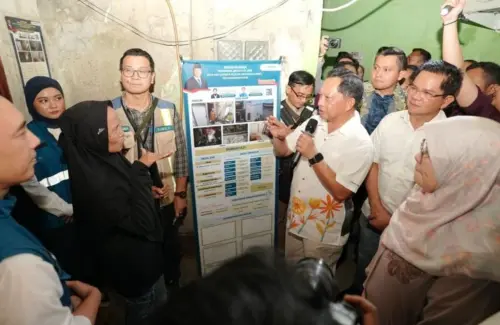 Mendagri Pantau Langsung Program Bedah Rumah di Bukit Duri, Targetkan 400 Ribu Hunian Tervestorasi Nasional