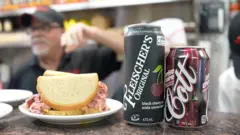 Schwartz's Montreal Ganti Pemasok Minuman Soda Ceri Hitam Legendaris
