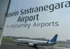 Abu Vulkanik Gunung Anak Krakatau Lumpuhkan Bandara Husein Sastranegara