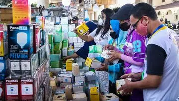 Debu Vulkanik Anak Krakatau Capai Jakarta, Warga Serbu Apotek Cari Masker