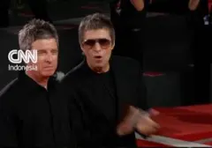 Liam dan Noel Gallagher Bersatu di Red Carpet Festival Film Venesia untuk Dokumenter Oasis